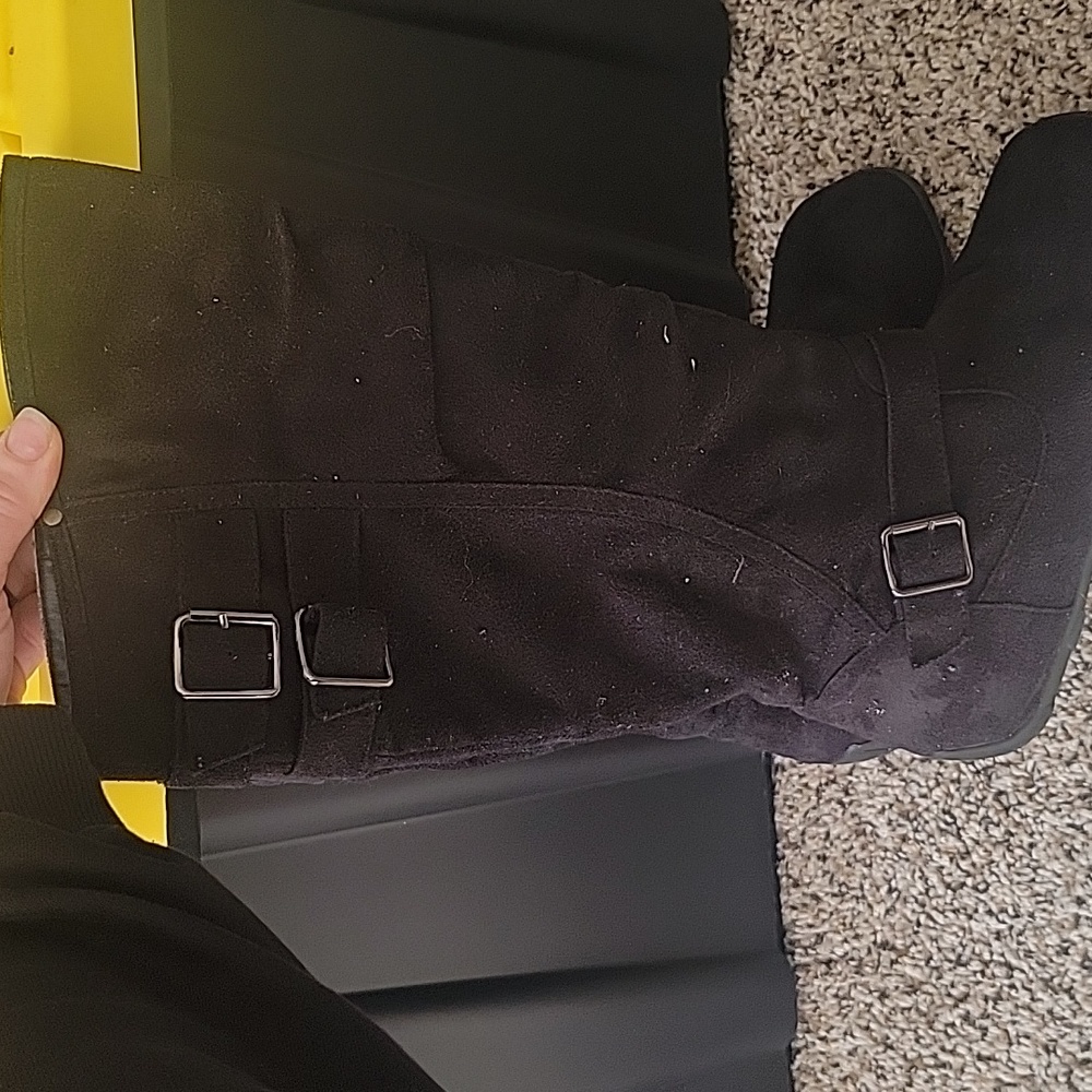 Black flat boots